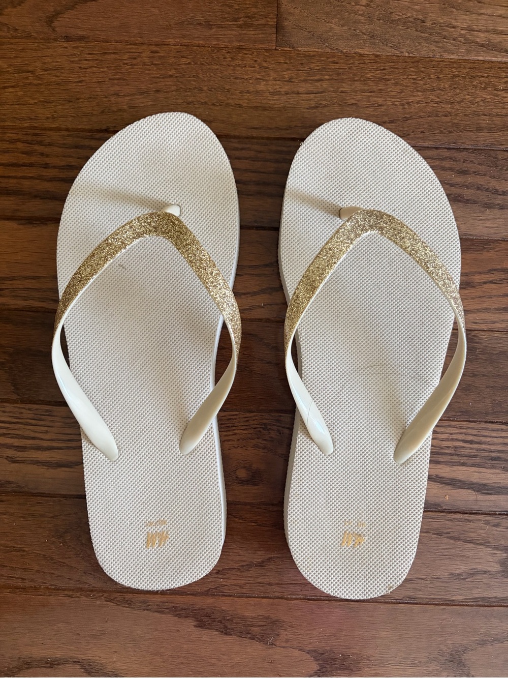 H&M WOMEN’S GOLD STRAP FLIP FLOPS